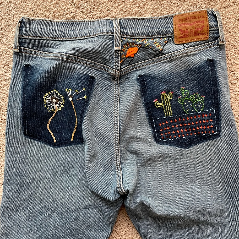 Levi’s Wedgie Fit High Rise Embroidered Jeans Size 32 - Picture 7 of 13